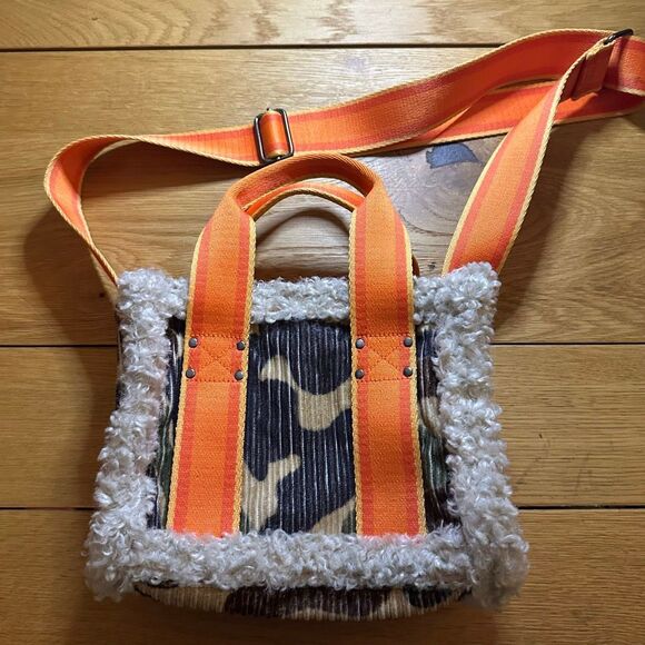 Bdg faux fur camo cross body - Picture 3 of 6